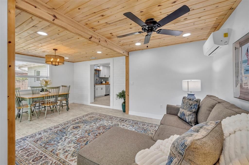 For Sale: $379,000 (2 beds, 2 baths, 1323 Square Feet)
