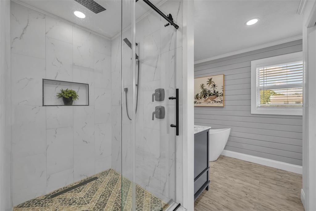 For Sale: $379,000 (2 beds, 2 baths, 1323 Square Feet)