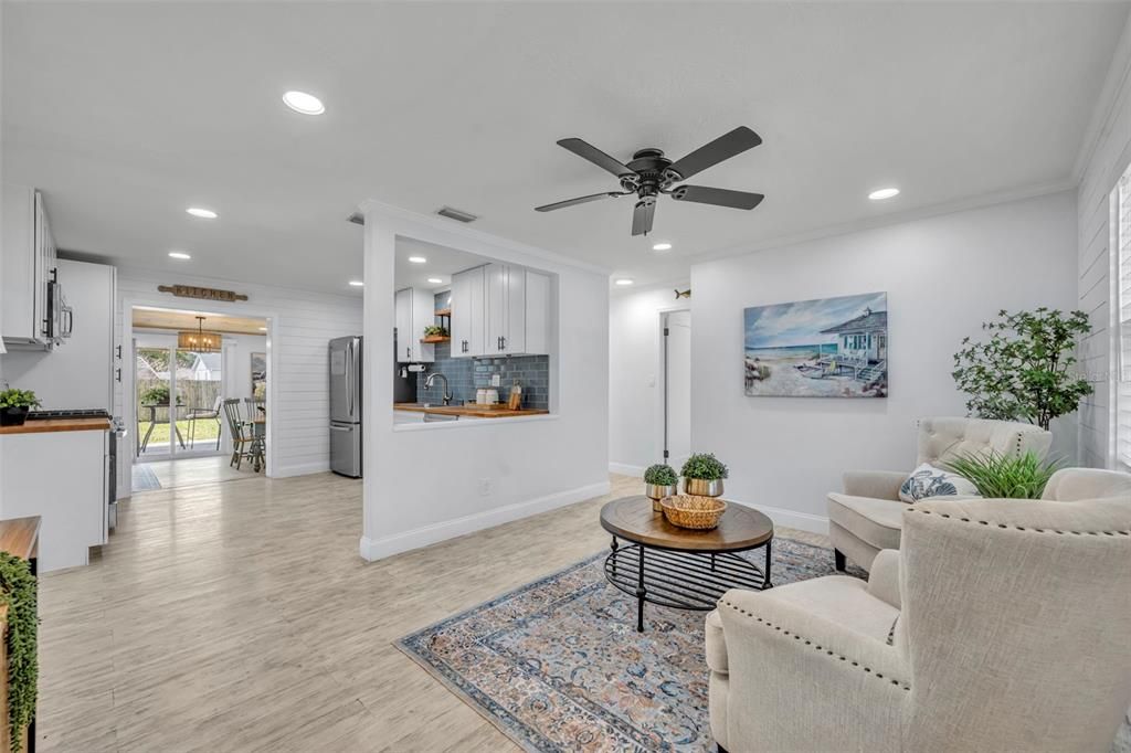 For Sale: $379,000 (2 beds, 2 baths, 1323 Square Feet)