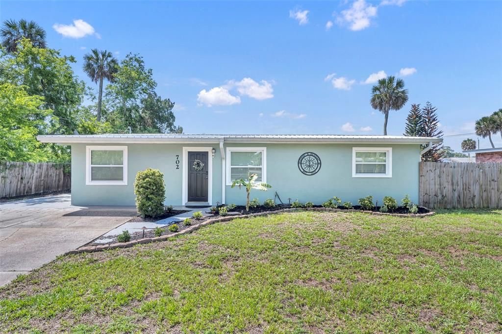 For Sale: $379,000 (2 beds, 2 baths, 1323 Square Feet)