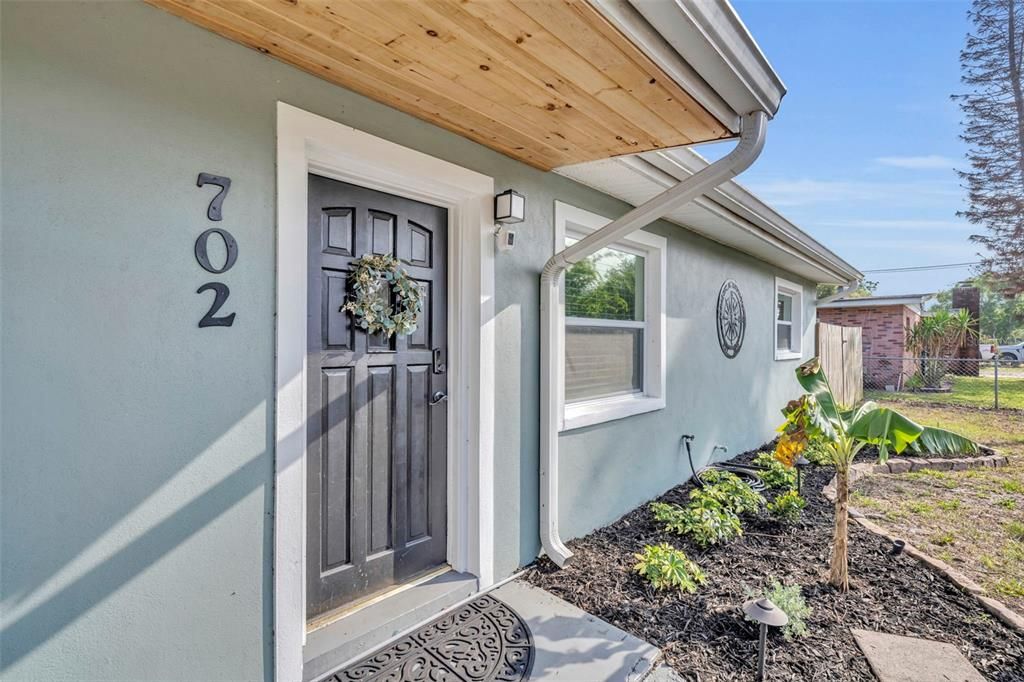 For Sale: $379,000 (2 beds, 2 baths, 1323 Square Feet)