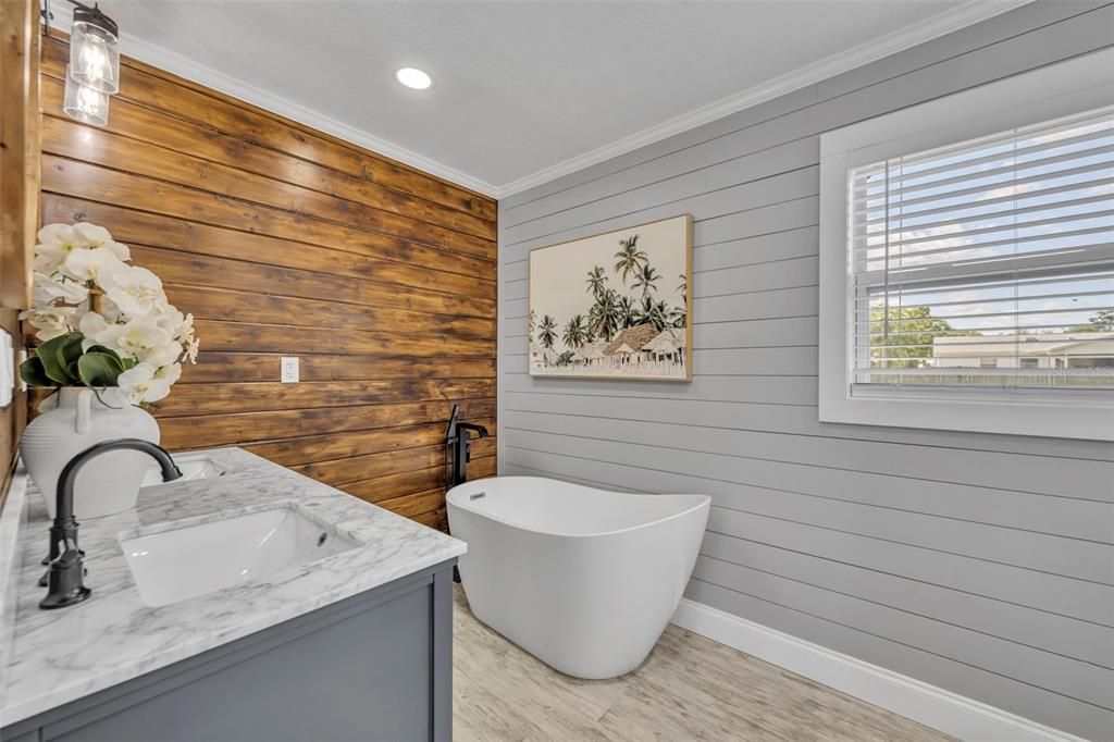 For Sale: $379,000 (2 beds, 2 baths, 1323 Square Feet)