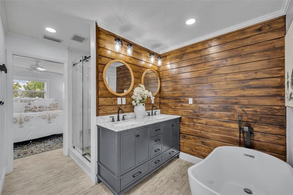 For Sale: $379,000 (2 beds, 2 baths, 1323 Square Feet)
