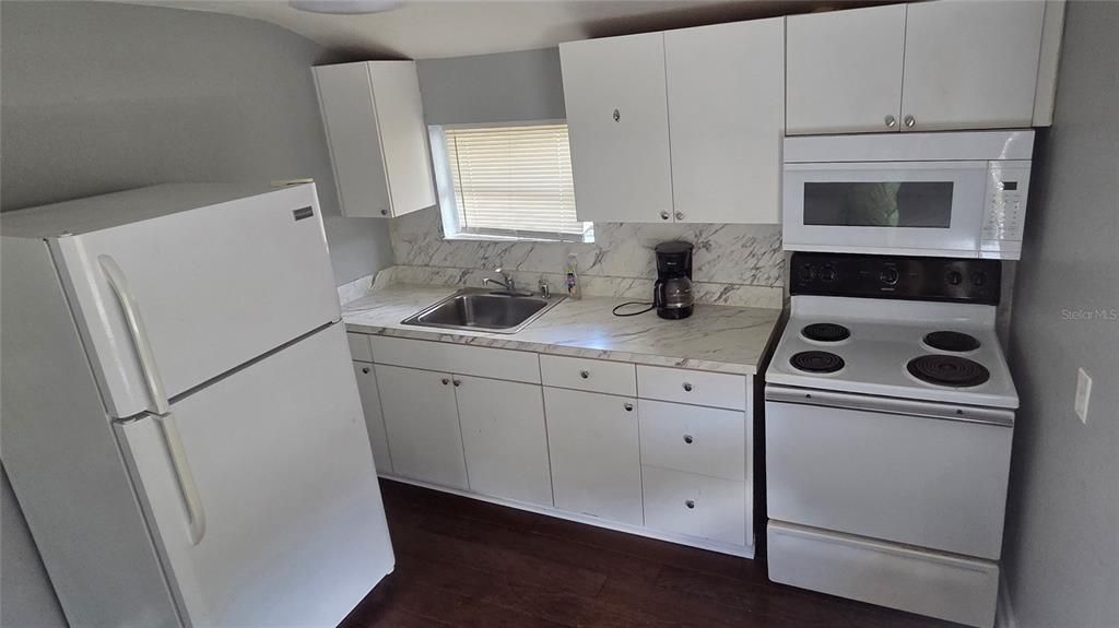 В аренду: $1,400 (0 спален, 1 ванн, 500 Квадратных фут)