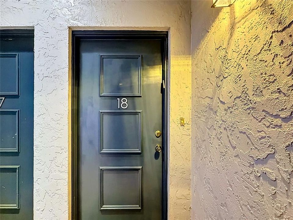 For Sale: $195,000 (2 beds, 1 baths, 828 Square Feet)