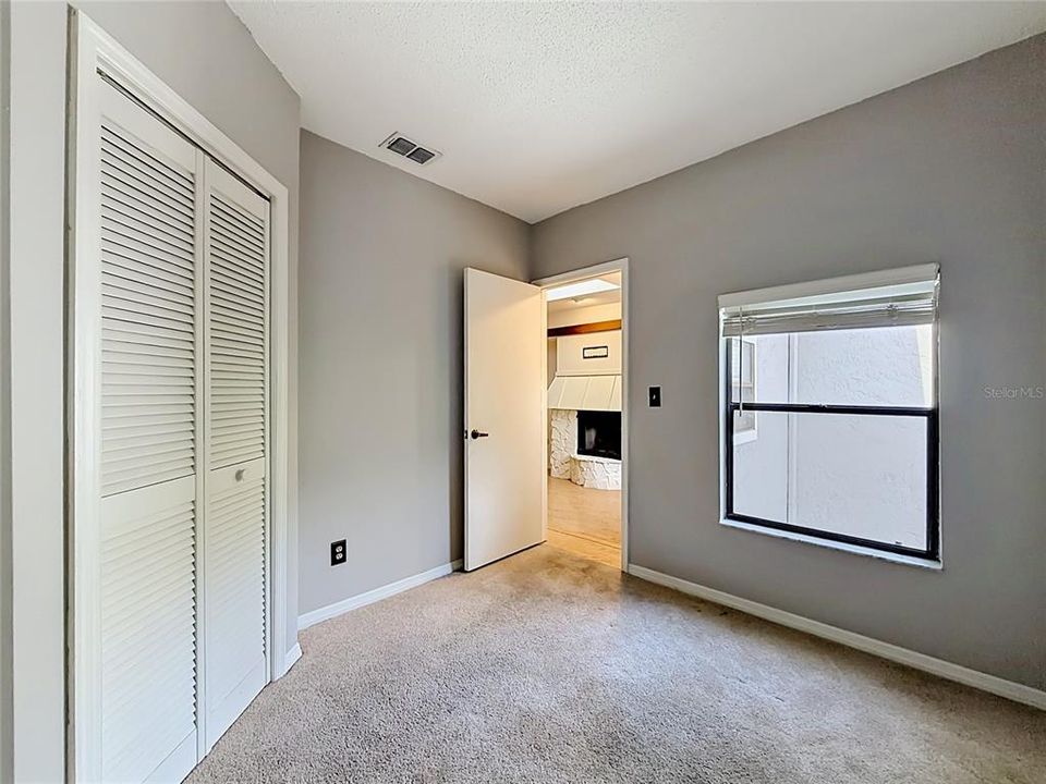 For Sale: $195,000 (2 beds, 1 baths, 828 Square Feet)
