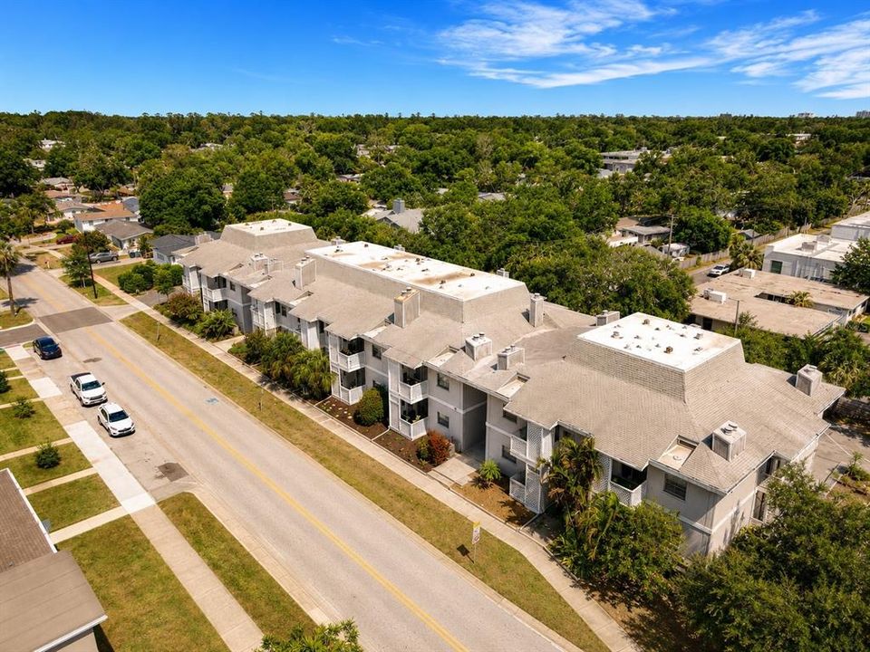 For Sale: $195,000 (2 beds, 1 baths, 828 Square Feet)