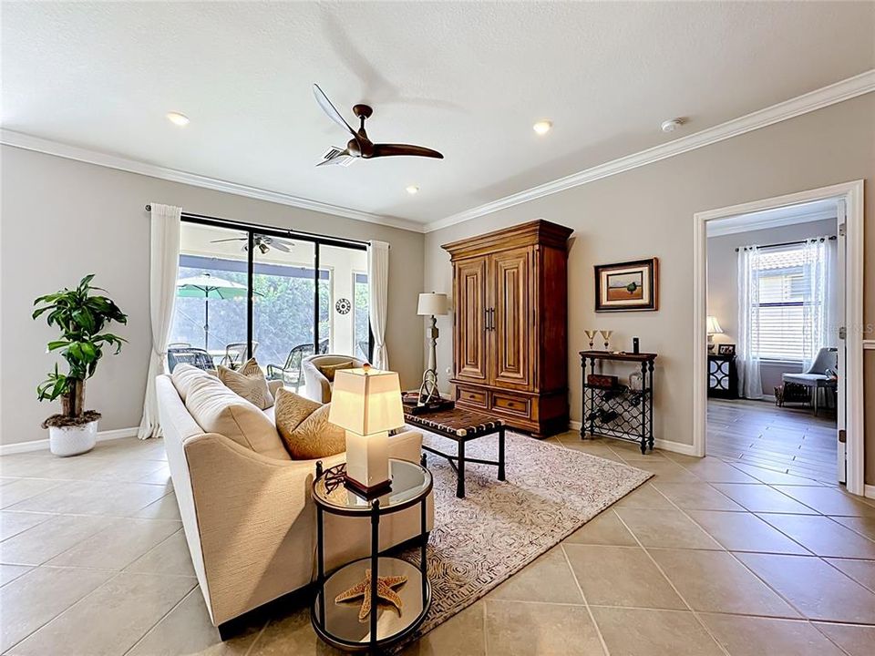 Под контрактом: $479,900 (2 спален, 2 ванн, 1908 Квадратных фут)
