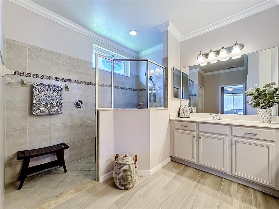 Под контрактом: $479,900 (2 спален, 2 ванн, 1908 Квадратных фут)