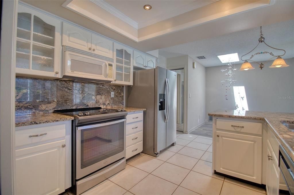 На продажу: $579,991 (3 спален, 2 ванн, 1642 Квадратных фут)