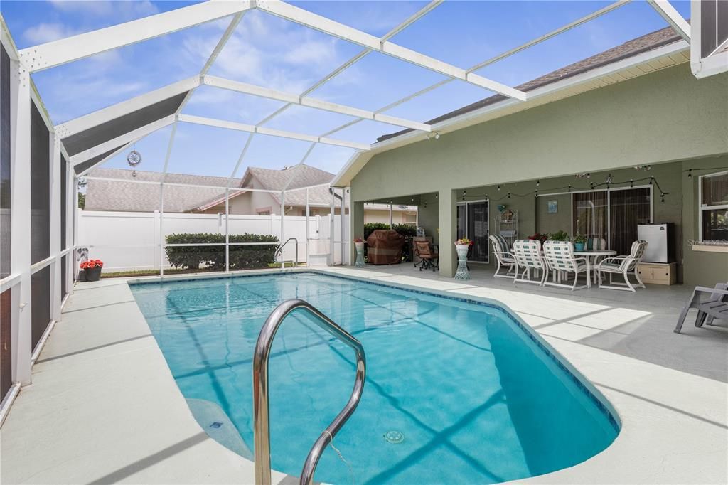 Activo con contrato: $374,900 (3 camas, 2 baños, 1930 Pies cuadrados)