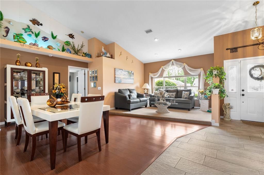 Activo con contrato: $374,900 (3 camas, 2 baños, 1930 Pies cuadrados)