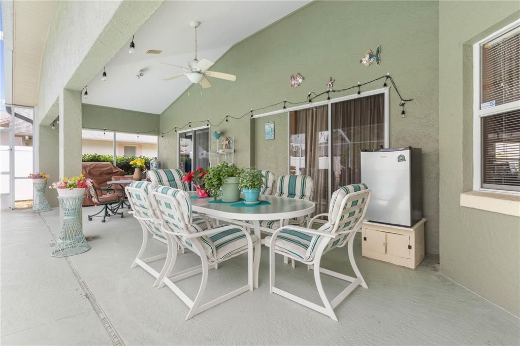 Activo con contrato: $374,900 (3 camas, 2 baños, 1930 Pies cuadrados)