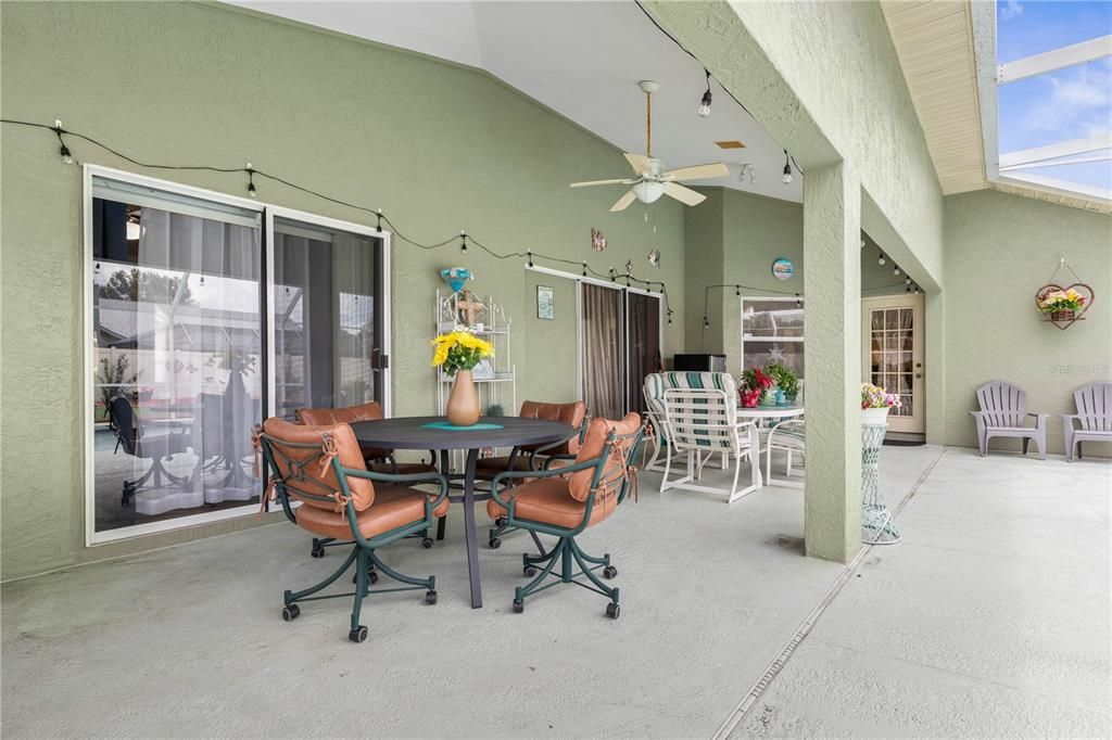 Activo con contrato: $374,900 (3 camas, 2 baños, 1930 Pies cuadrados)