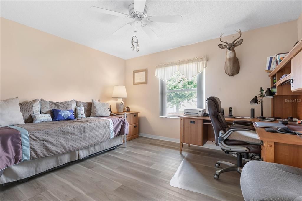 Activo con contrato: $374,900 (3 camas, 2 baños, 1930 Pies cuadrados)