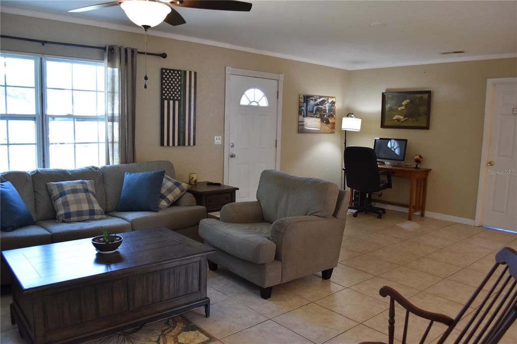 For Sale: $229,000 (3 beds, 2 baths, 1300 Square Feet)