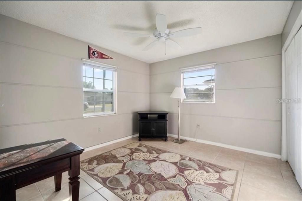 For Sale: $229,000 (3 beds, 2 baths, 1300 Square Feet)