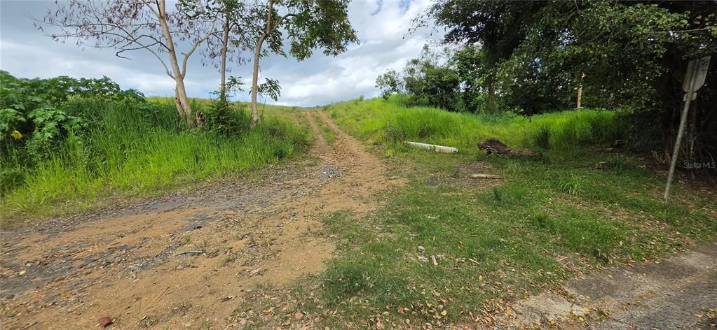 待售: $1,200,000 (6.38 acres)