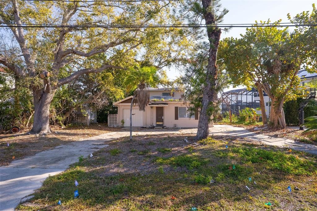Active With Contract: $750,000 (3 beds, 2 baths, 1736 Square Feet)