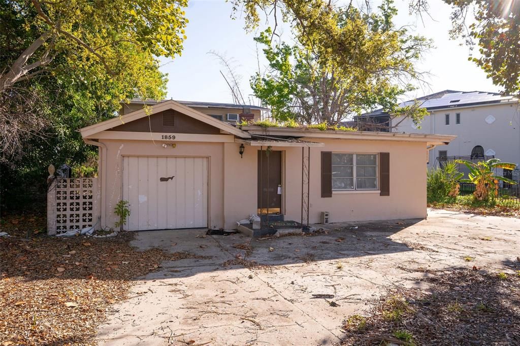 Active With Contract: $750,000 (3 beds, 2 baths, 1736 Square Feet)