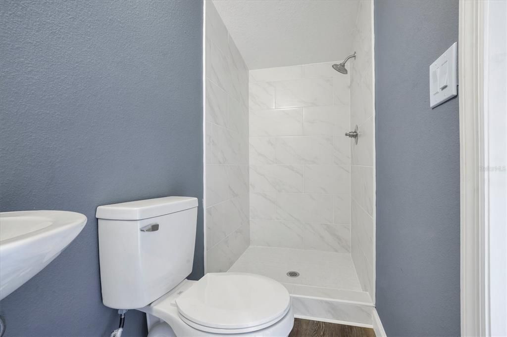 На продажу: $139,900 (2 спален, 1 ванн, 600 Квадратных фут)