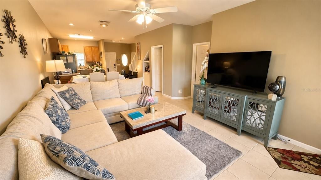 For Rent: $2,350 (3 beds, 3 baths, 1700 Square Feet)