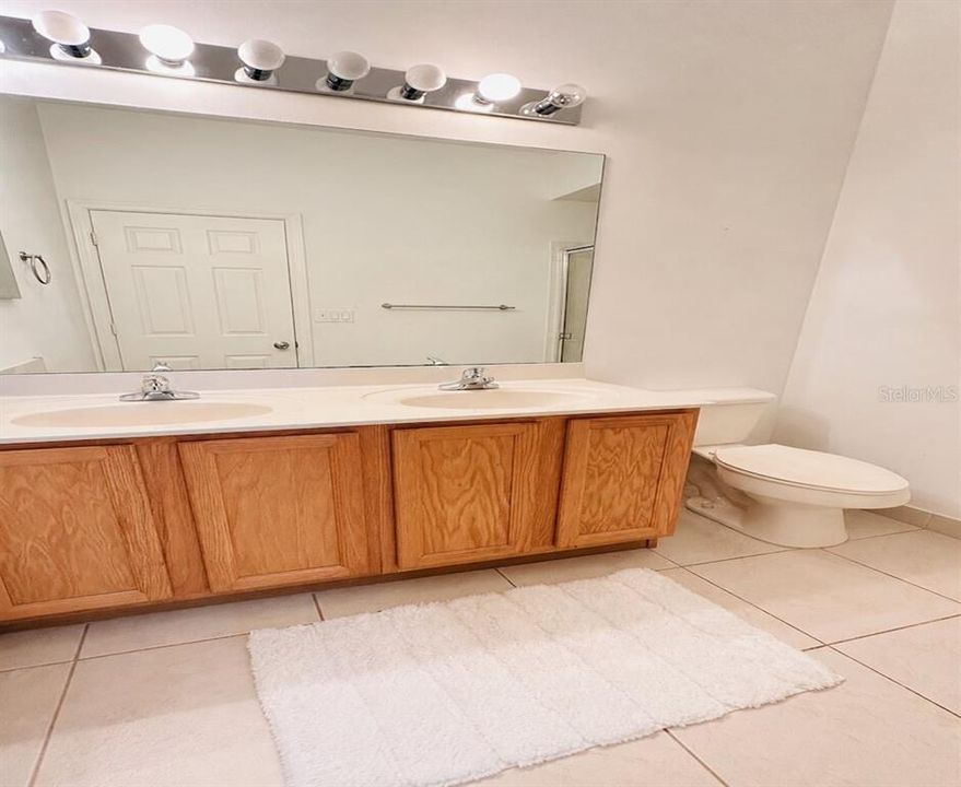For Rent: $2,350 (3 beds, 3 baths, 1700 Square Feet)