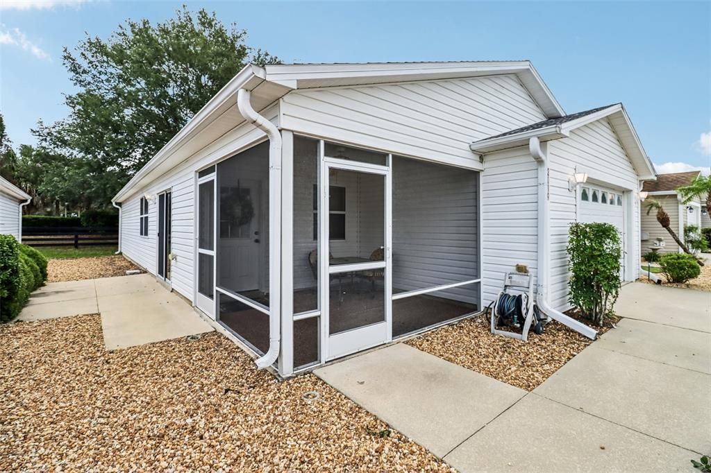 For Sale: $265,000 (2 beds, 2 baths, 1188 Square Feet)