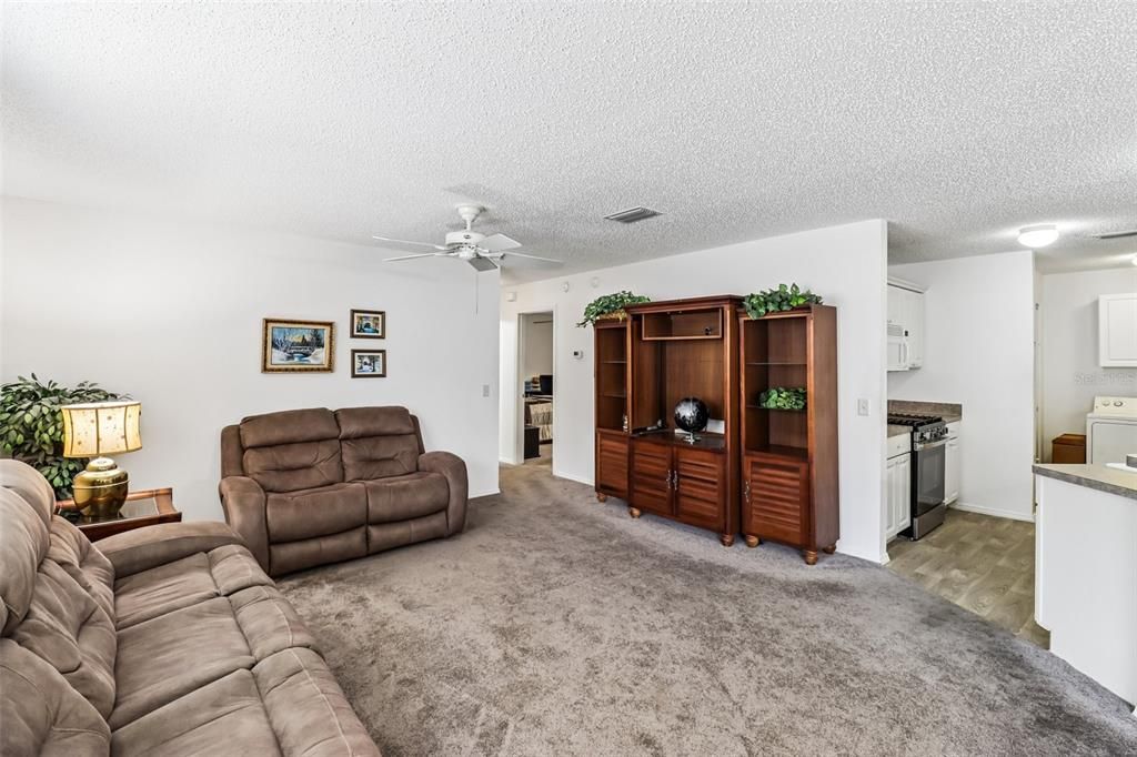 For Sale: $265,000 (2 beds, 2 baths, 1188 Square Feet)