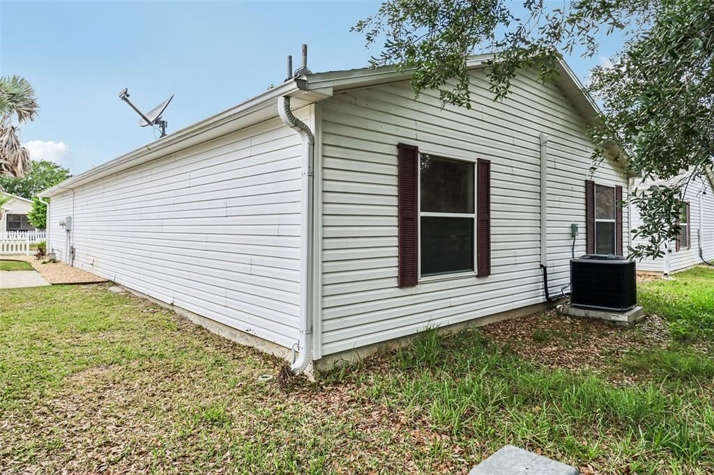 For Sale: $265,000 (2 beds, 2 baths, 1188 Square Feet)