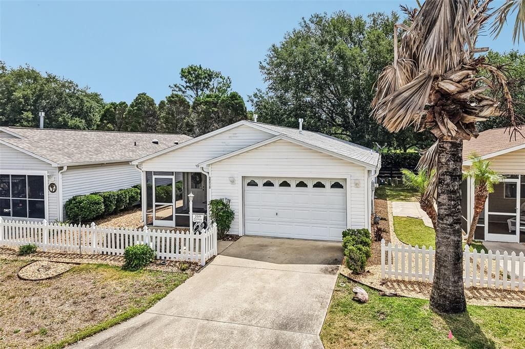 For Sale: $265,000 (2 beds, 2 baths, 1188 Square Feet)