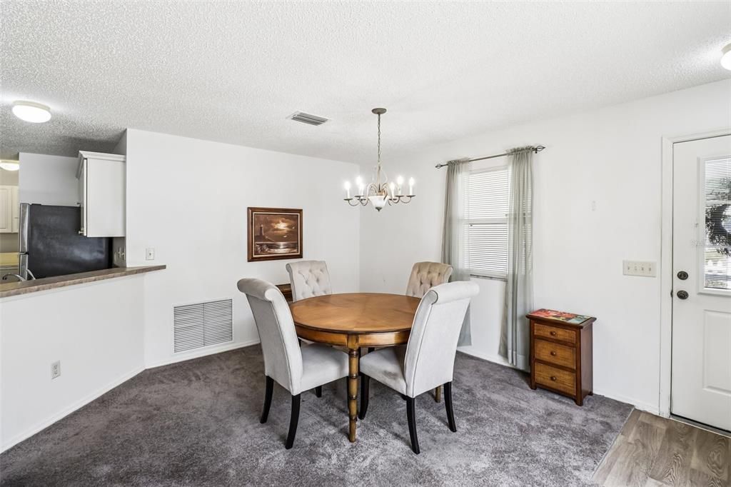 For Sale: $265,000 (2 beds, 2 baths, 1188 Square Feet)