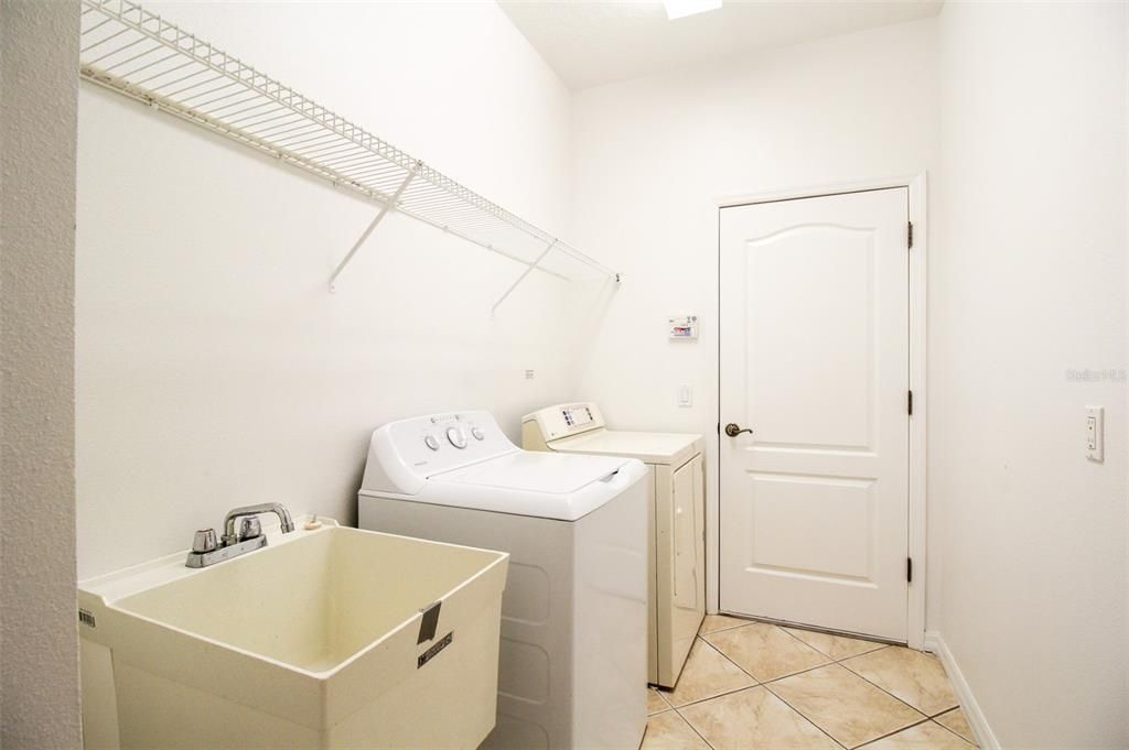 En Renta: $2,700 (3 camas, 2 baños, 2099 Pies cuadrados)