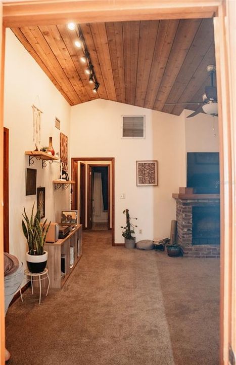 Active With Contract: $325,000 (3 beds, 2 baths, 1488 Square Feet)