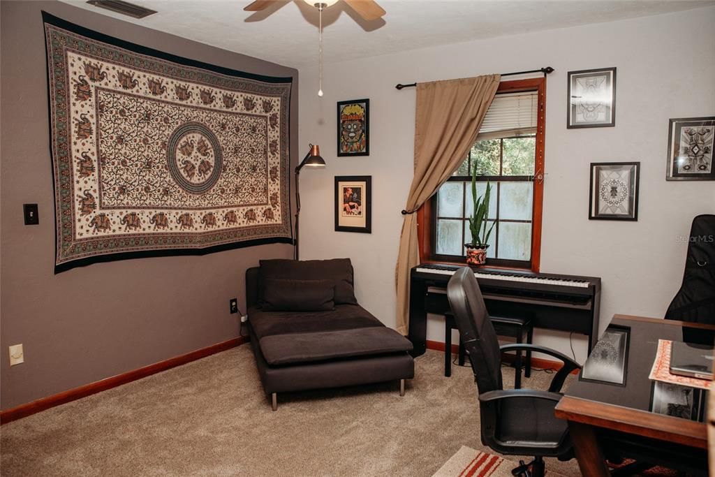 Active With Contract: $325,000 (3 beds, 2 baths, 1488 Square Feet)
