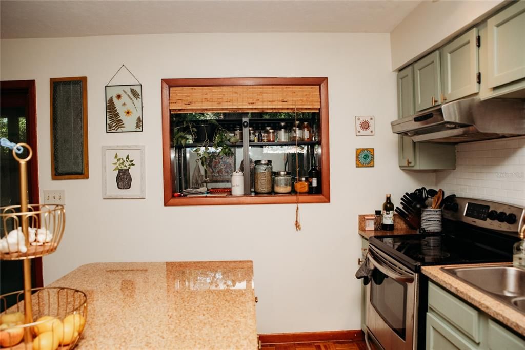 Active With Contract: $325,000 (3 beds, 2 baths, 1488 Square Feet)