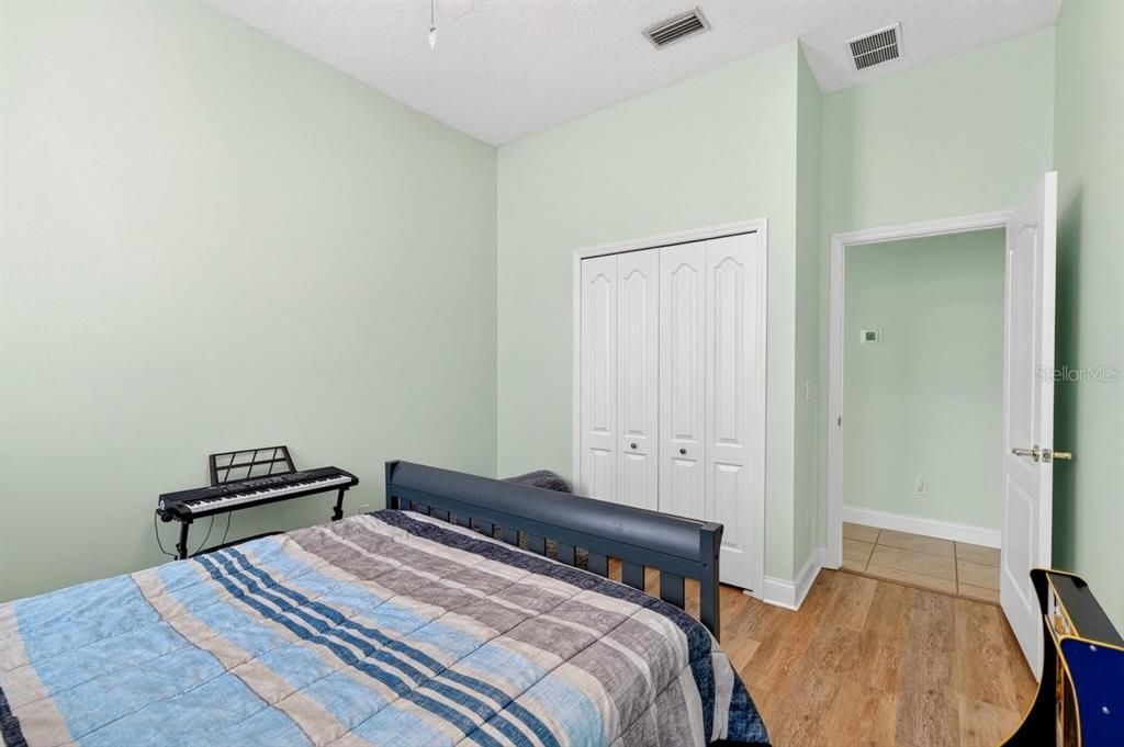 Activo con contrato: $599,000 (3 camas, 2 baños, 2329 Pies cuadrados)
