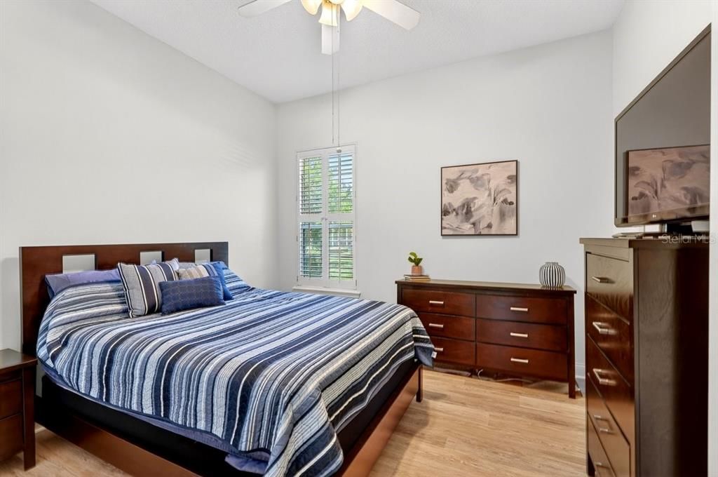 Activo con contrato: $599,000 (3 camas, 2 baños, 2329 Pies cuadrados)
