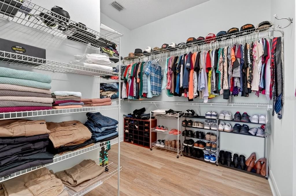 Activo con contrato: $599,000 (3 camas, 2 baños, 2329 Pies cuadrados)