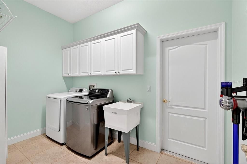 Activo con contrato: $599,000 (3 camas, 2 baños, 2329 Pies cuadrados)