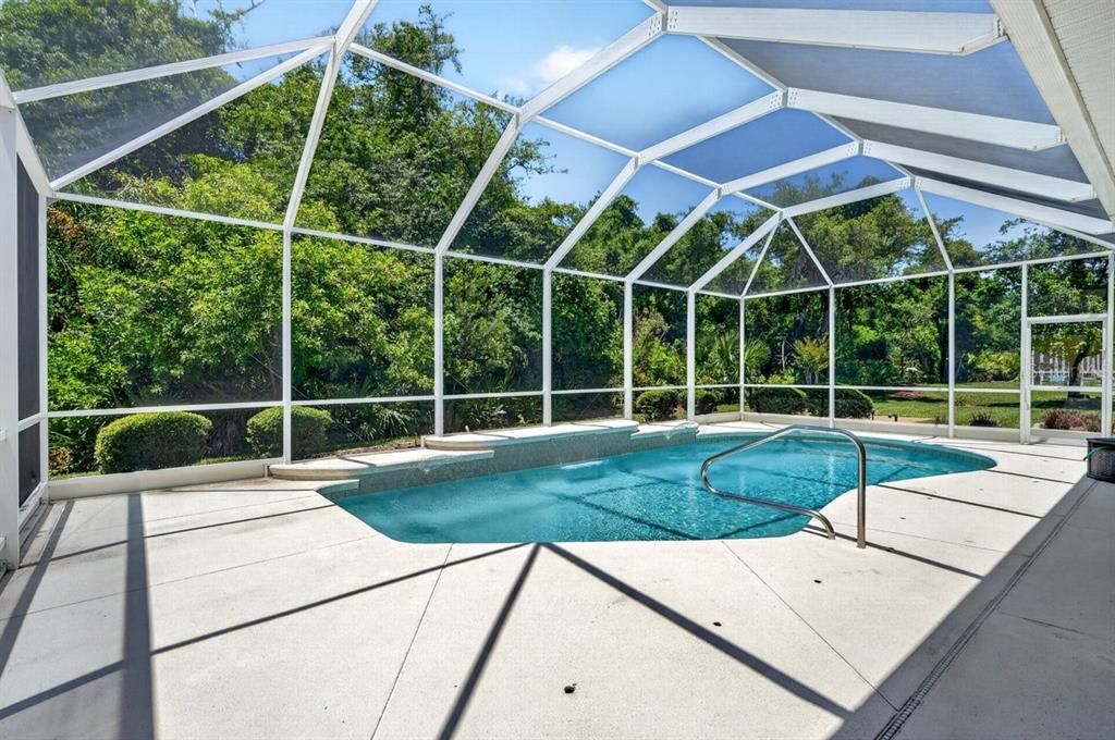 Activo con contrato: $599,000 (3 camas, 2 baños, 2329 Pies cuadrados)