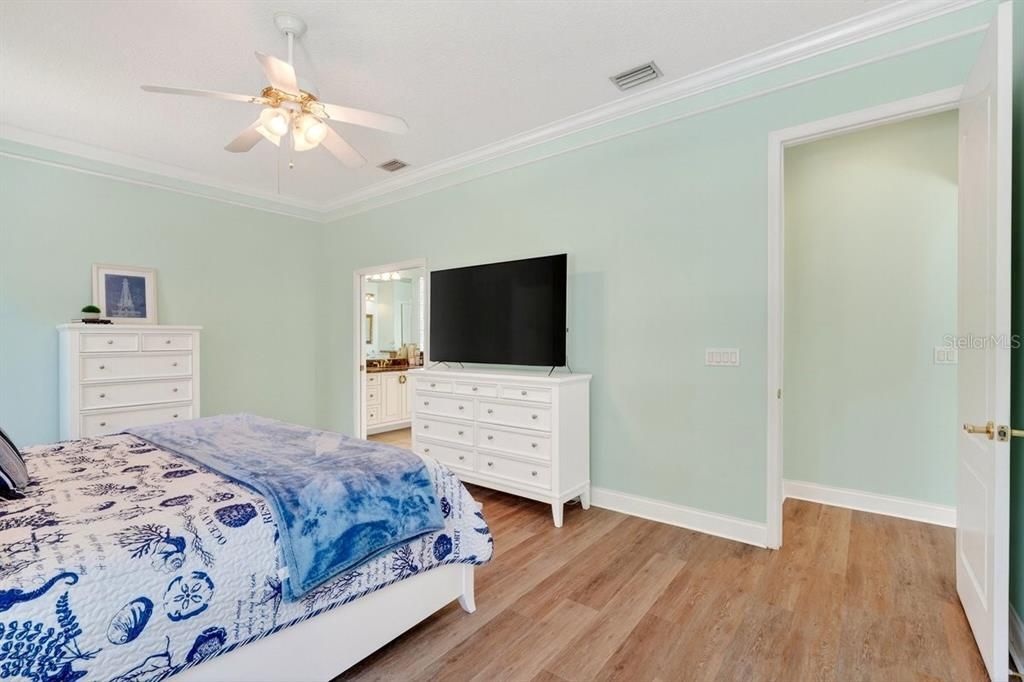 Activo con contrato: $599,000 (3 camas, 2 baños, 2329 Pies cuadrados)