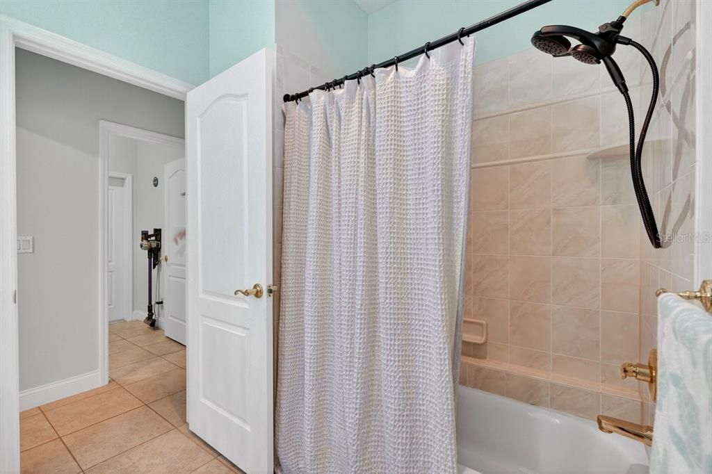 Activo con contrato: $599,000 (3 camas, 2 baños, 2329 Pies cuadrados)