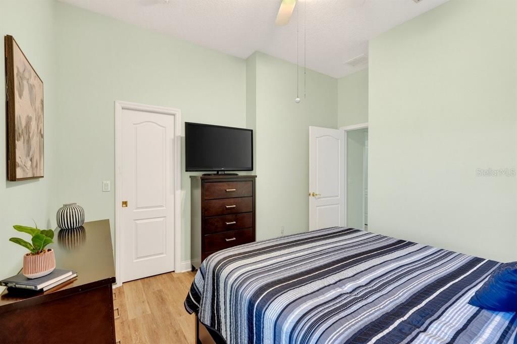 Activo con contrato: $599,000 (3 camas, 2 baños, 2329 Pies cuadrados)