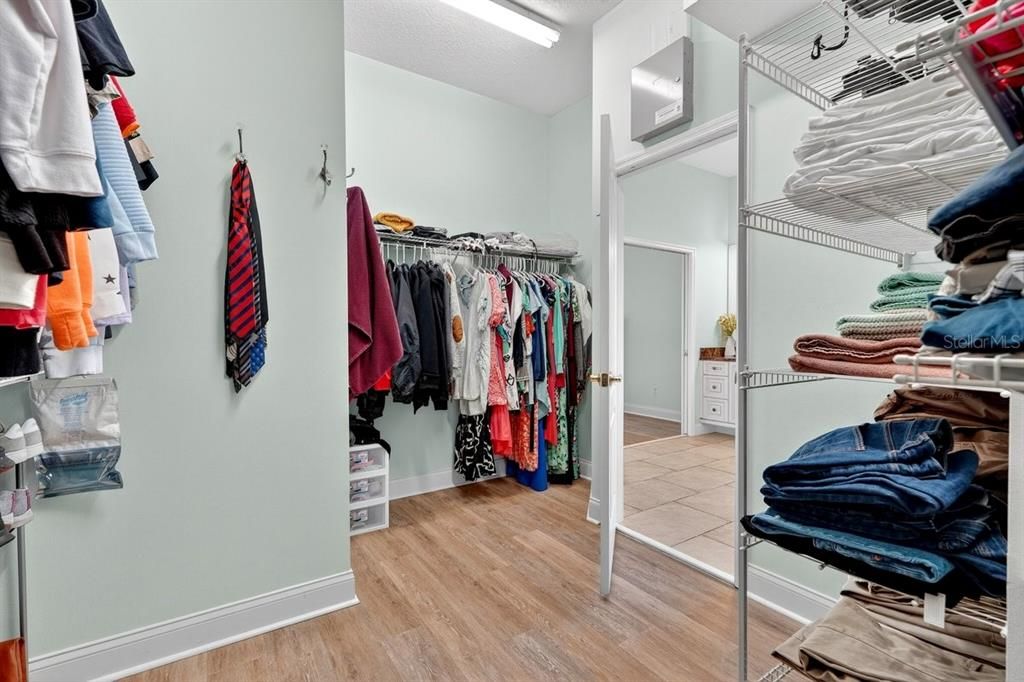 Activo con contrato: $599,000 (3 camas, 2 baños, 2329 Pies cuadrados)