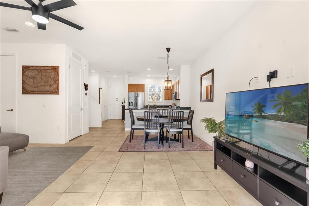 待售: $315,000 (2 贝兹, 2 浴室, 1350 平方英尺)