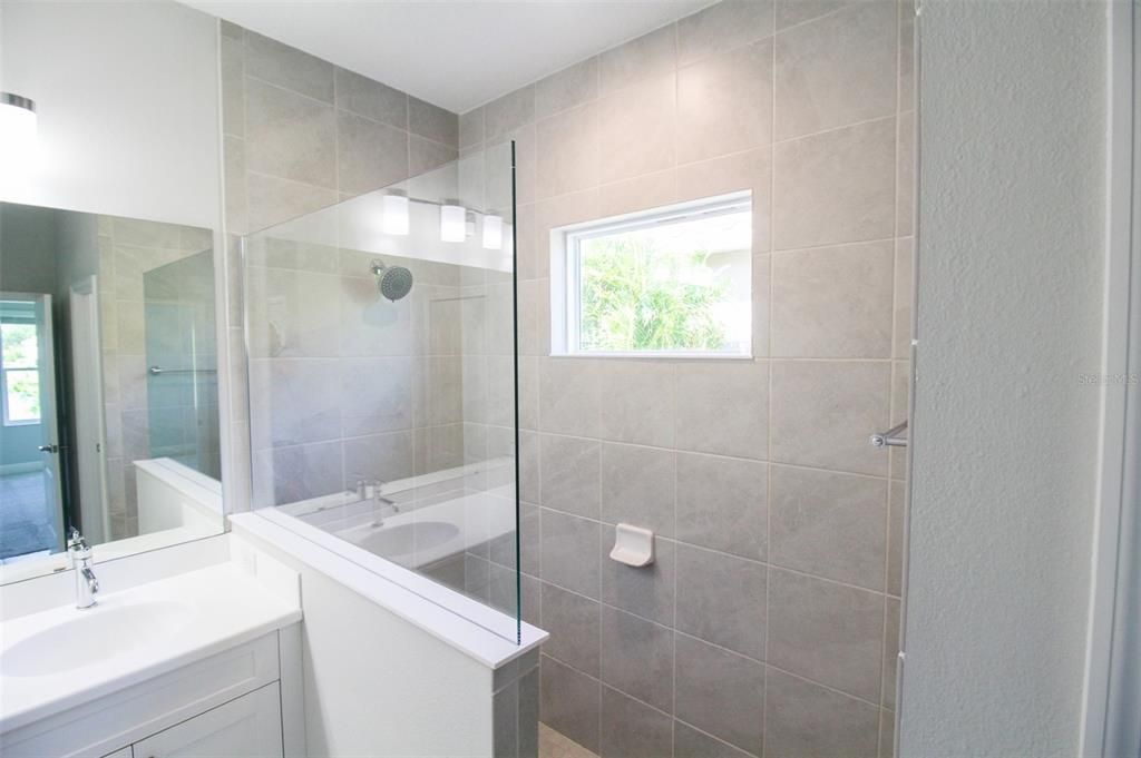 Active With Contract: $2,775 (3 beds, 2 baths, 1528 Square Feet)
