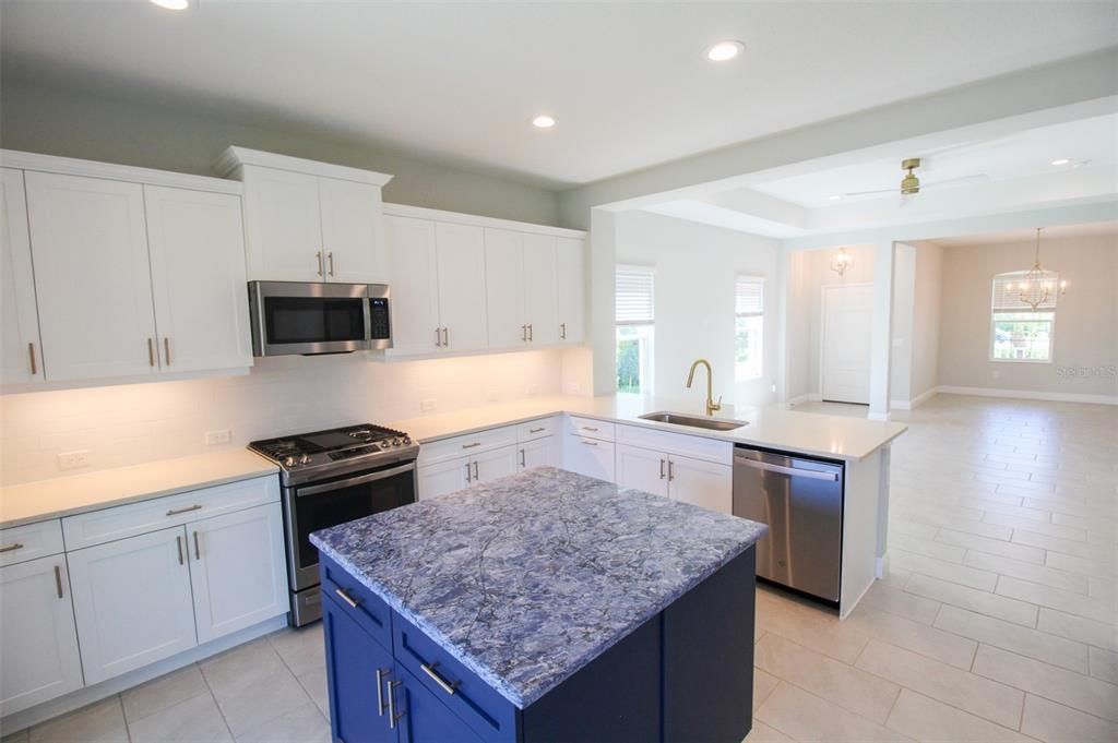 Active With Contract: $2,775 (3 beds, 2 baths, 1528 Square Feet)