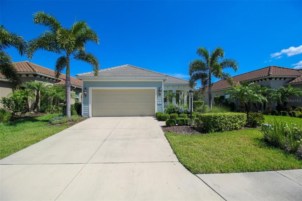 Active With Contract: $2,775 (3 beds, 2 baths, 1528 Square Feet)