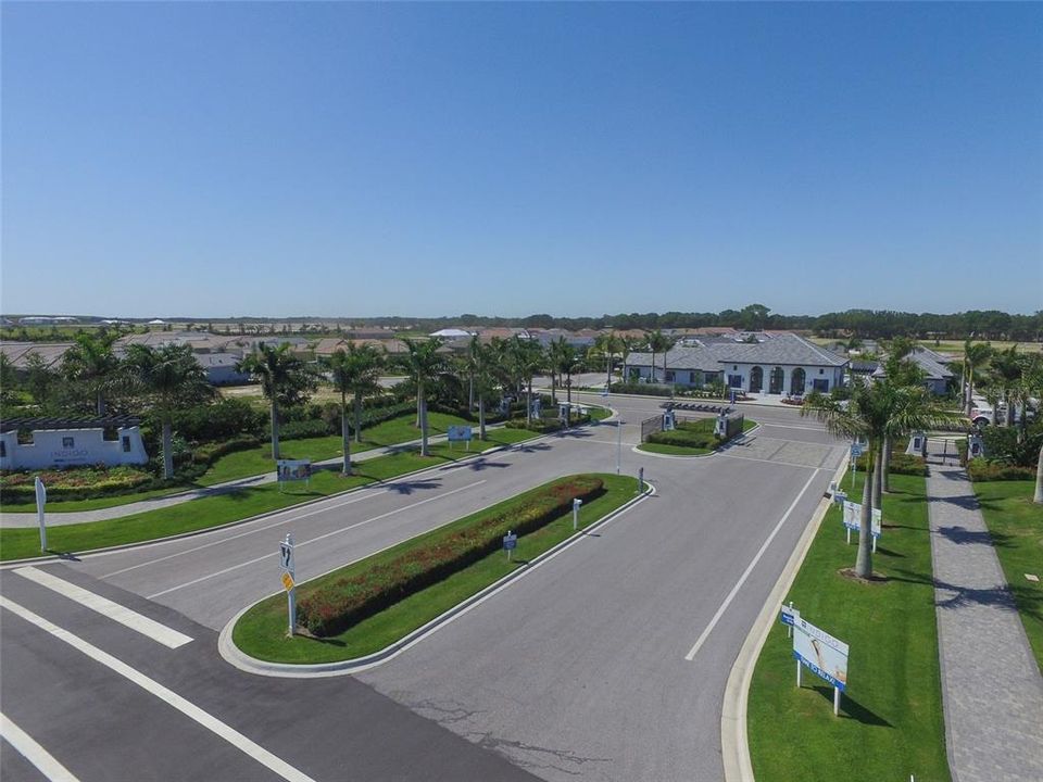 Active With Contract: $2,775 (3 beds, 2 baths, 1528 Square Feet)
